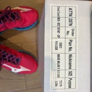 Mizuno size 8 gym shoes